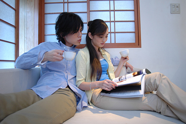 ルームウェアとして着るなら、カップルでペアルックなんて、どうですか。