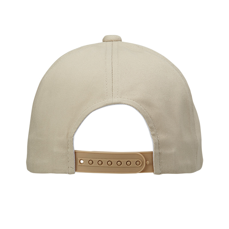 ナイロンパーカー(フード付きウィンドブレーカー)+コットンキャップ コーディネート